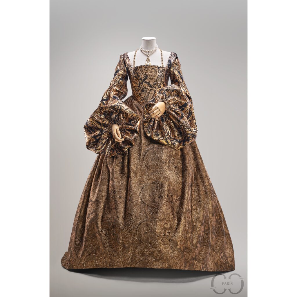Robe 17ème siècle cheap