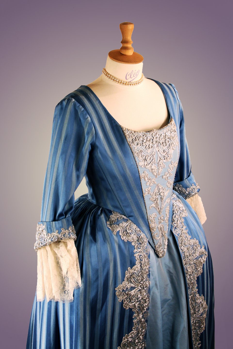 robe femme 18eme siecle